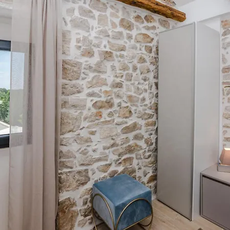 بيت للعطل Old *